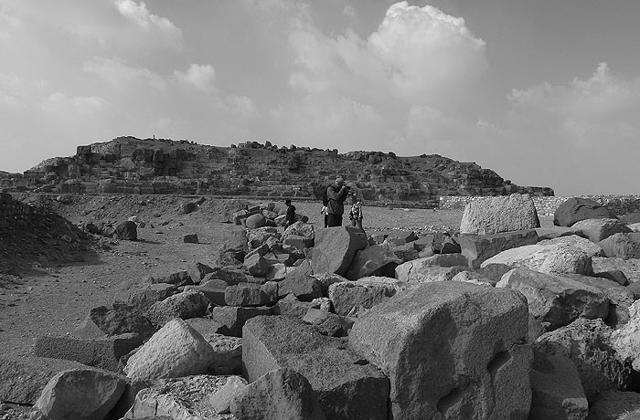 Рис. 62. Пирамида (мастаба) в Абу-Роаше