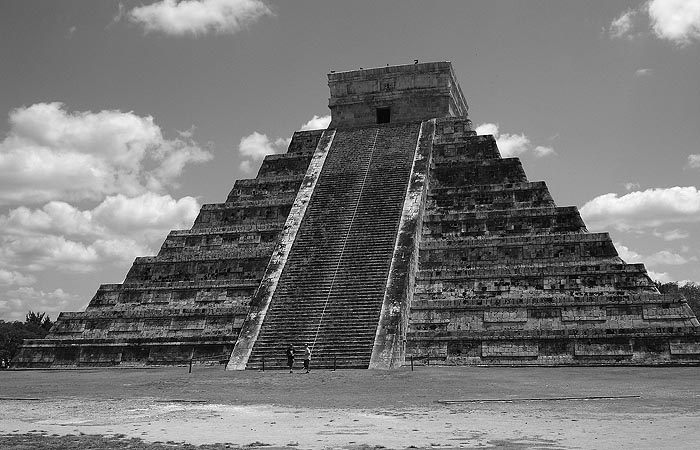 Рис. 66. Пирамида в Чичен-Ица