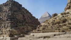 Дело о горах и пирамидах