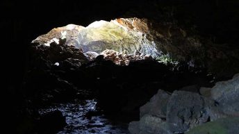 Пещеры Ana Te Pahu