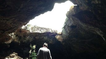 Пещеры Ana Te Pahu