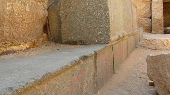 Гиза. Верхний "храм" 3-й пирамиды (Менкаура)
