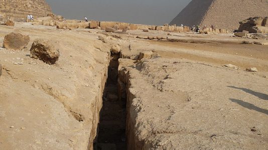 Результаты анализов проб ожелезненных пород из "ладейных ям" пирамиды Хефрена