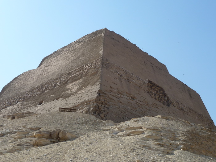 Пирамида снофру 220 104 11. Пирамида хуни Снофру. Пирамида Снофру в Медуме. 27 В. до н.э.. Гробница Снофру. Пирамида Снофру в Медуме.