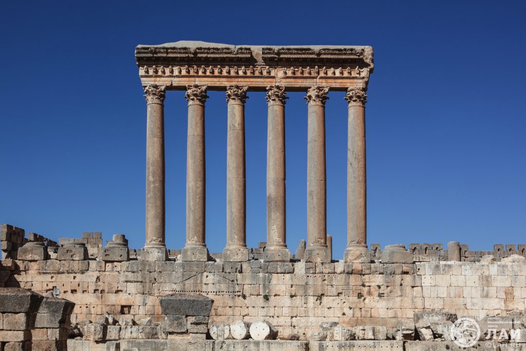 Рис 1. Знаменитые колонны храма Юпитера