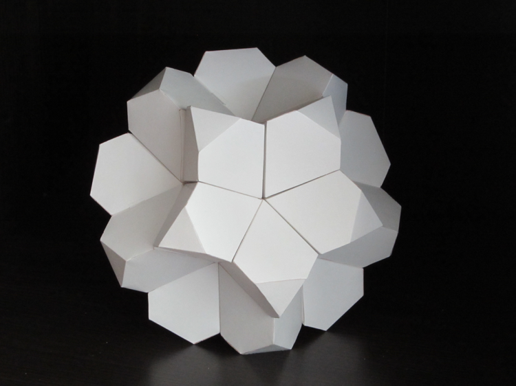 Рисунок 6 – Трехмерная модель объекта составленного из двадцати многогранников Дюрера. Вид сбоку (фотография)